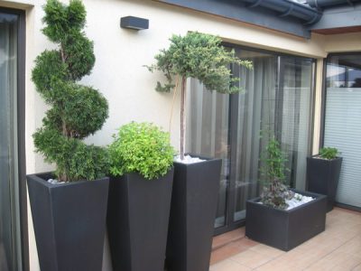 projek-relaksacyjny-ogrod-w-nowoczesnych-donicach-z-elementem-wodnym-krakow-7